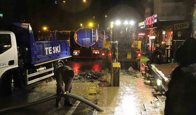 Çorlu'da gece yarısı altyapı alarmı: Kanalizasyon hattı çöktü