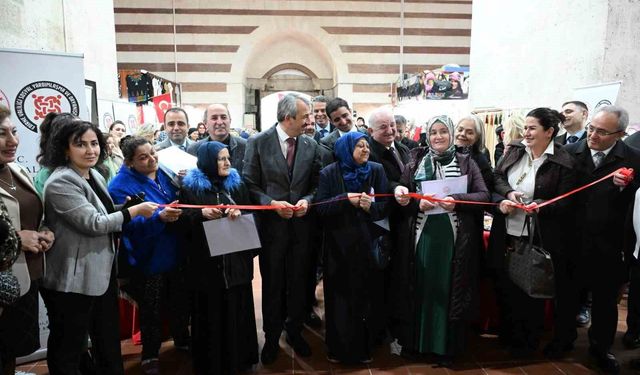 Edirne'de kadınların el emeği göz nuru ürünleri görücüye çıktı