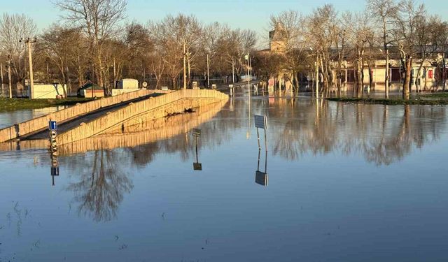 Edirne'de Kırkpınar Er Meydanı su altında kaldı