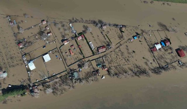 Edirne'de sular altında kalan yerleşim alanları ve çiftlikler havadan görüntülendi