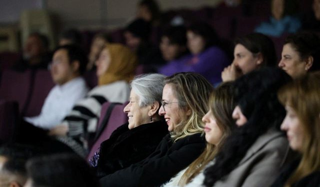 'Git Başımdan' oyunu sanatseverlerle buluştu