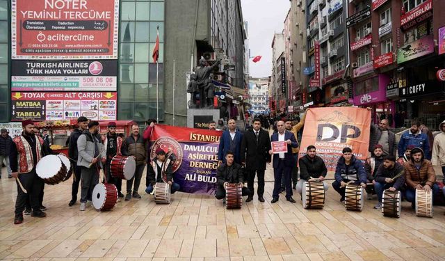 İstanbul'daki davulcular Şirinevler Meydanı'nda sessiz eylem yaptı