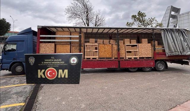 Otoyolda durdurulan tırdan 3 milyon 600 adet boş makaron yakalandı