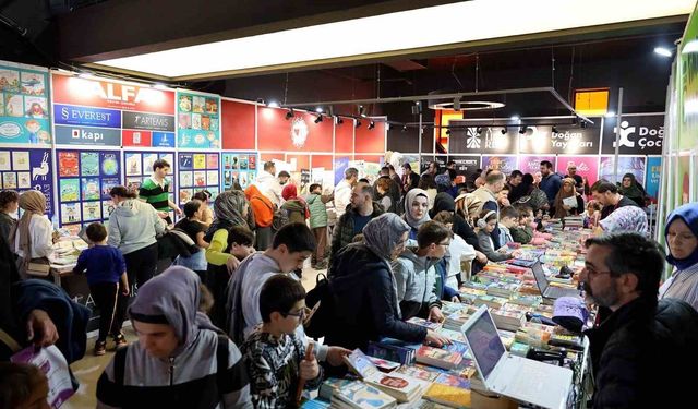 'Sakarya Çocuk Edebiyatı Fuarı' hafta sonu yoğun ilgi gördü