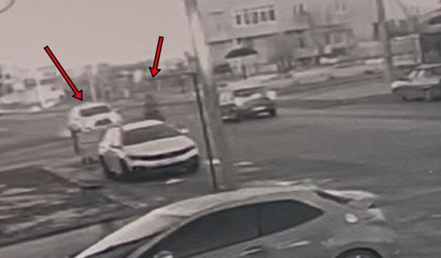 Tekirdağ'da otomobille çarpışan bisikletlinin yaralandığı feci kaza kamerada