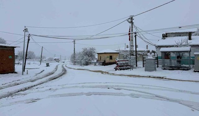 Tekirdağ'ın yüksek kesimleri karla kaplandı
