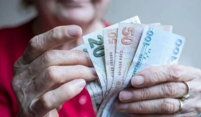 "Çalıştıkça kazandıran" emeklilik modeli masada! SGK’da yeni dönem sinyali