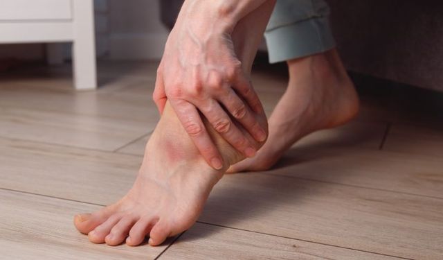 Prof. Dr. Karalezli’den topuk dikeni uyarısı: "Çözüm dikeni kırmak değil"