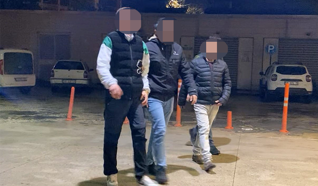 Bursa İnegöl'de arkadaşını süpürge sapıyla dövdü!