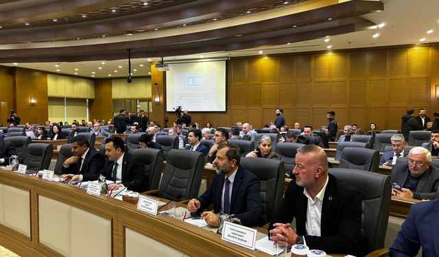 AK Parti’den Halk Otobüsü Ödemeleri Tepkisi: “43 Gündür Ödeme Yapılmıyor”