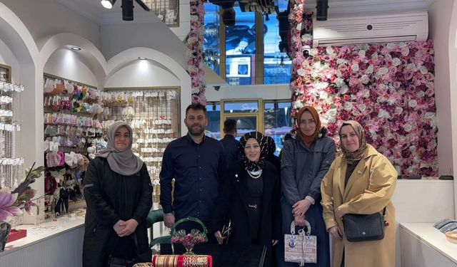 Ak Partili kadınlar İnegöl'de seçim varmış gibi çalışıyor