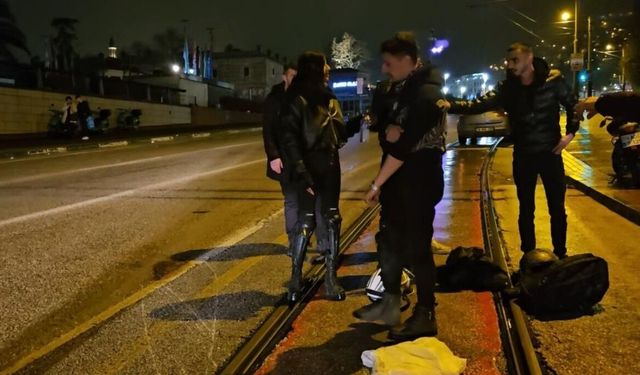 Bursa Osmangazi'de su birikintisine giren motosikletli yere kapaklandı