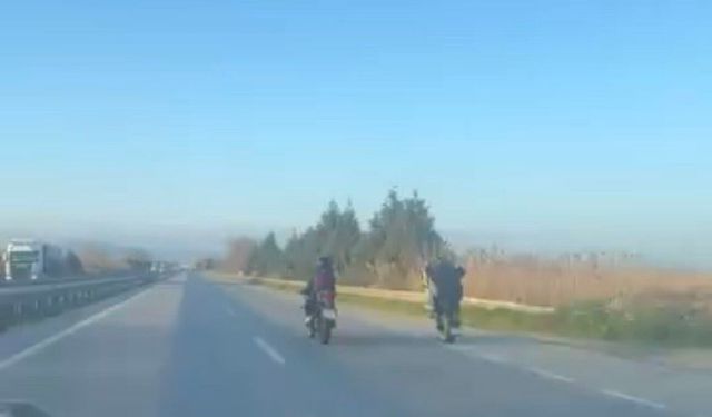 Bursa Mustafakemalpaşa'da motosiklet sürücülerinin tehlikeli yolculuğu kamerada