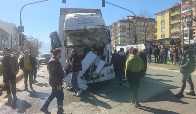 Bursa Orhangazi'de zincirleme kaza! Çok sayıda yaralı var