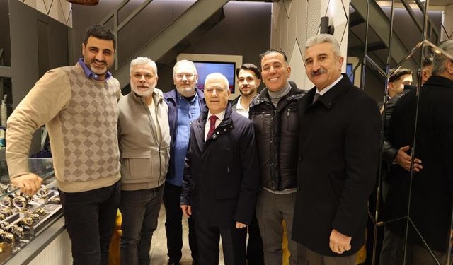 Başkan Bozbey çarşı esnafıyla bayramlaştı