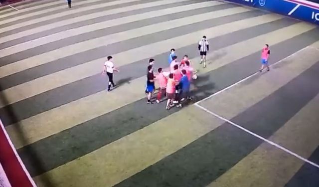 Bursa Nilüfer'de stres atmak için gittikleri halı saha maçında yumruklar konuştu