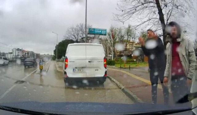Bursa'da yol verme tartışması kavgaya dönüştü!