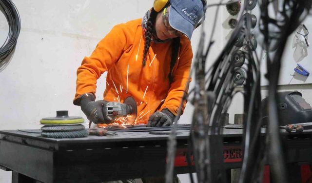 12 metrekarelik dükkandan dünyaya açılan kapı