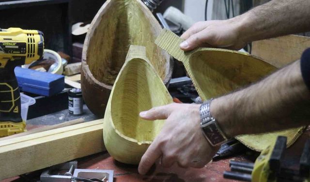 15 yaşında bir tahta parçasıyla başladığı mesleğinde 34 yıldır notalara şekil veriyor