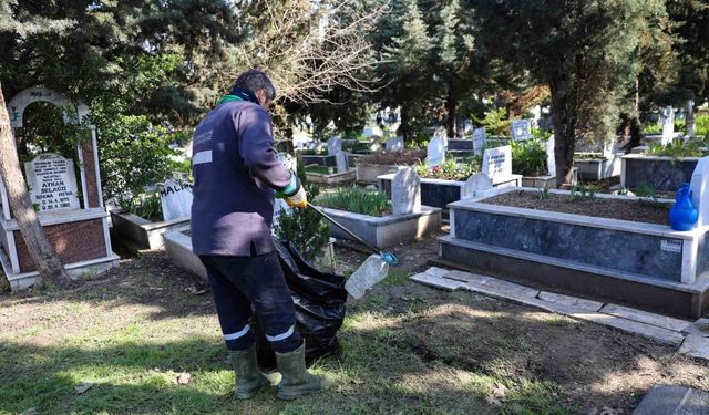 Bursa'da şehitlik ve mezarlıklar bayrama hazır