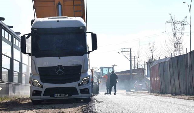 Erenler'de yollar yenilenmeye devam ediyor