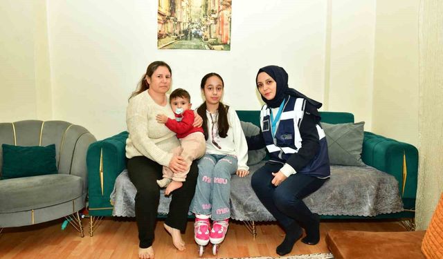 Esenyurt Belediye Başkan Vekili Can Aksoy, 11 yaşındaki Nazlı'ya paten sürprizi