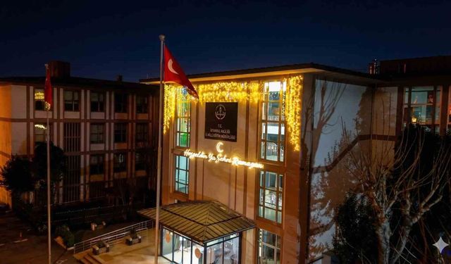 İstanbul'da bu yıl okulların sadece içi değil, dışı da Ramazan'la aydınlandı