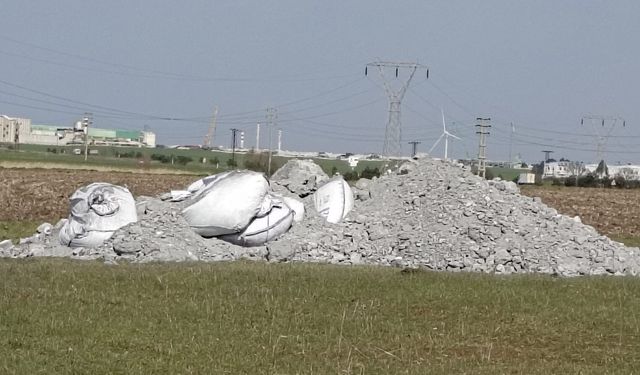 Muratlı'da mera alanına atık döküldü