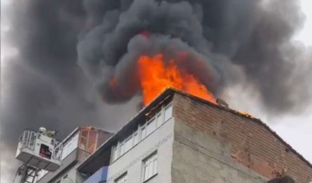 Sultangazi'de 6 katlı binada yangın paniği yaşandı, 2 kişi dumandan etkilendi