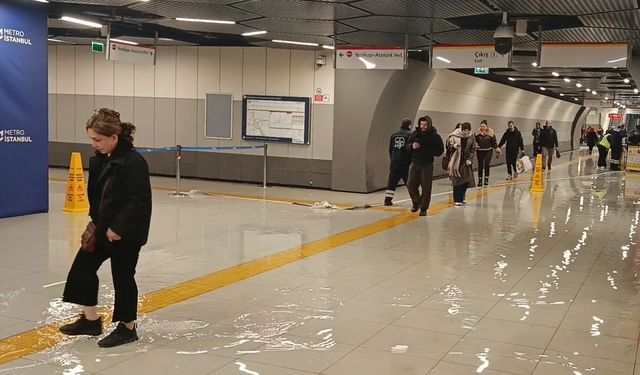 Yenibosna Metro durağını su bastı