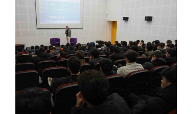 Bilim Merkezinde dronlar ve kullanımı söyleşisi