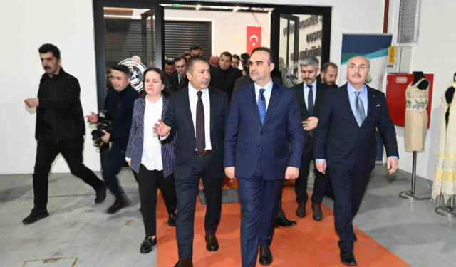 Bakan Kacır, DTO’nun Teknik Tekstil Merkezini inceledi