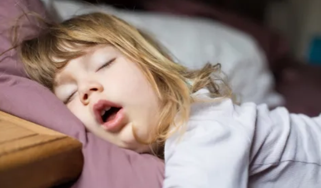 Horlayan çocuklarda sorunun nedeni geniz eti olabilir