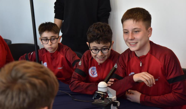 Altıeylül Belediyesporun sporcuları bilim dünyasını keşfetti