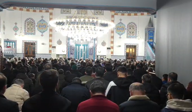 İnegöl'de Kadir Gecesi'nde camiler doldu taştı