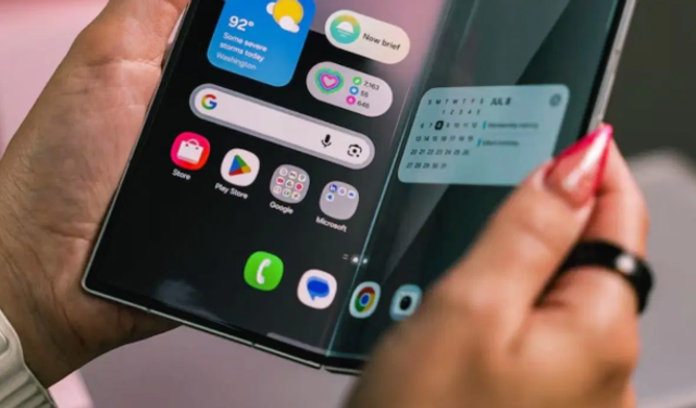 Samsung, daha geniş katlanabilir ekranlı telefonunu bu yıl tanıtabilir