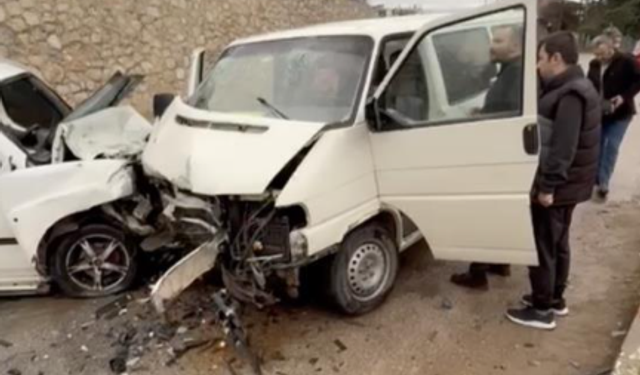 Bursa'da Bayram arifesinde feci kaza kamerada: 7 yaralı