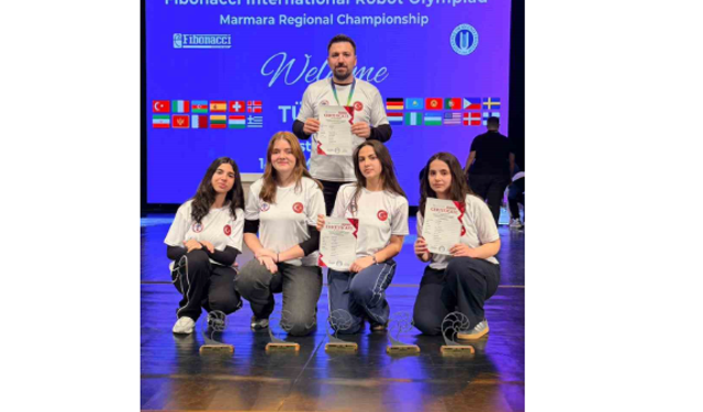 Sivaslı öğrenciler, robot yarışmasında gövde gösterisi yaptı