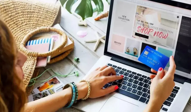 Türkiye bayramlıkları e-ticaret ile aldı: Saatte 1.200’den fazla giysi sipariş edildi