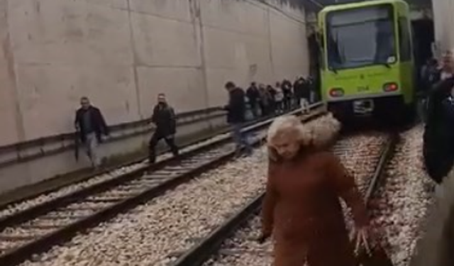 Bursa'da metro seferleri durdu