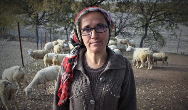 Bursa'da boğazından bıçaklanarak öldürülen kadının eski görüntüleri ortaya çıktı