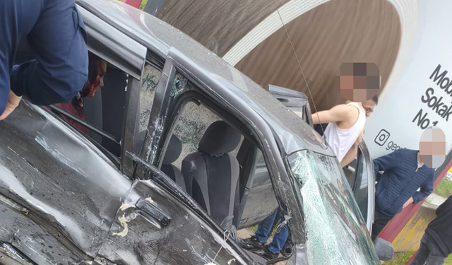 Bursa İnegöl'de 2 araç çarpıştı! 7 yaralı