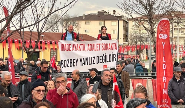 CHP'den Bozbey için eylem! Belediye Binası önünde buluştular