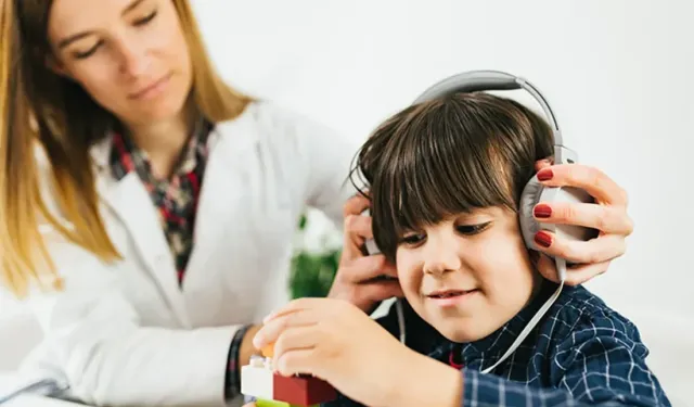 İşitme kaybı okul başarısını olumsuz etkiliyor