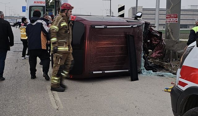 Bursa'da İnegöl girişinde feci kaza; 2 yaralı