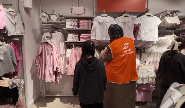 Bursa İnegöl'de 1000 çocuğun yüzünü güldürdüler