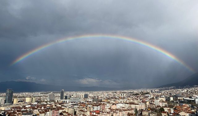 Bursa'da yağmur sonrası gökkuşağı şöleni
