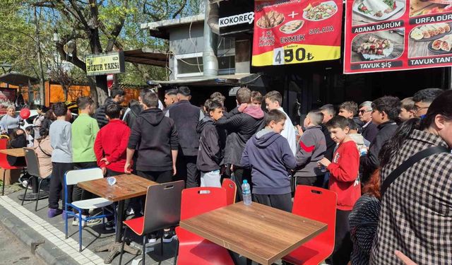 23 Nisan'da bedava kokoreç izdihamı