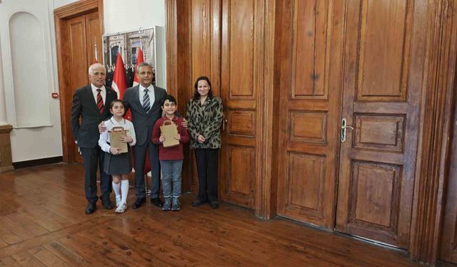23 Nisan'da koltuğu devralan minik kaymakamın ilk talebi tebessüm ettirdi