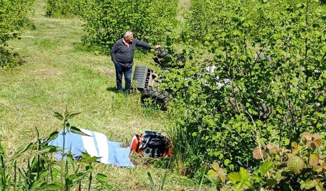 Emekli polis devrilen traktörün altında can verdi